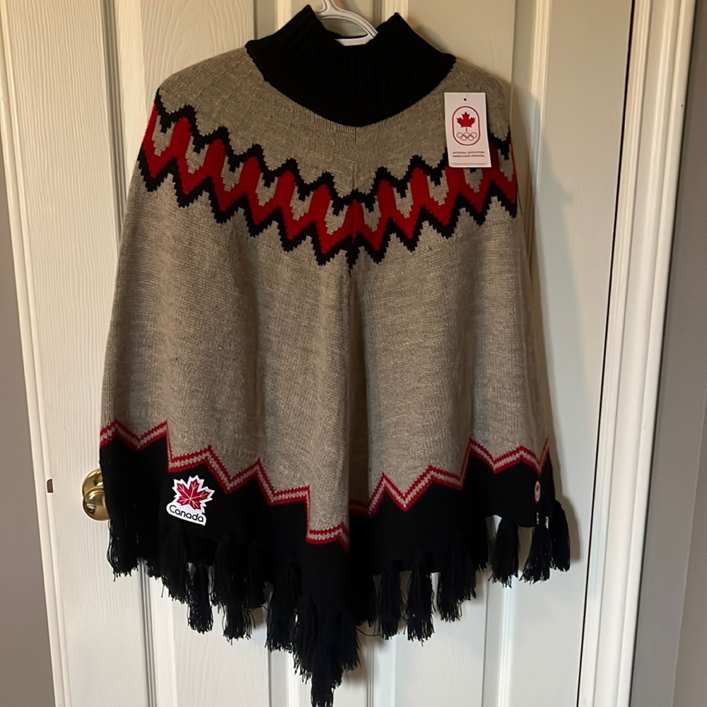 BNWT Canada Poncho